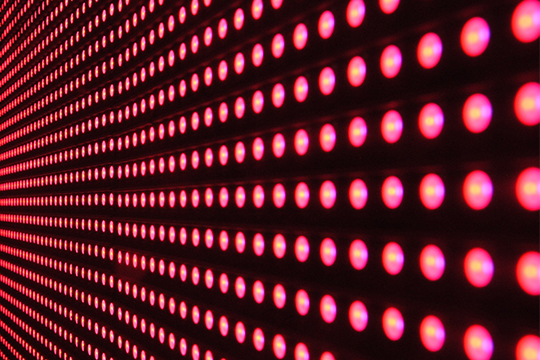 Micro LED專題：側面走線技術成為大尺寸顯示屏幕無縫拼接的關鍵